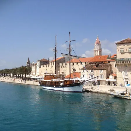 Seaside With Private Pool By The Sea - Вилла Трогир