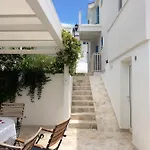 Seaside With Private Pool By The Sea - * 特罗吉尔