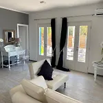 Seaside With Private Pool By The Sea - 特罗吉尔