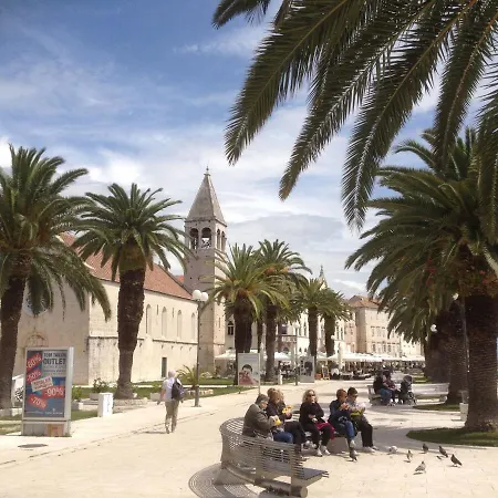 Seaside With Private Pool By The Sea - Villa Trogir