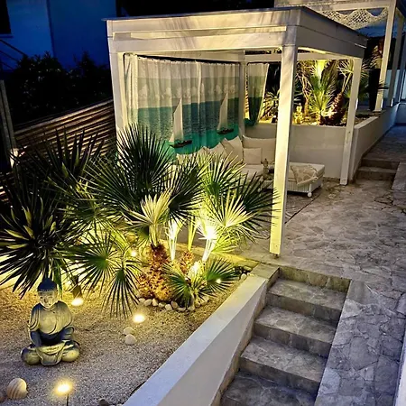 Villa Seaside With Private Pool By The Sea -