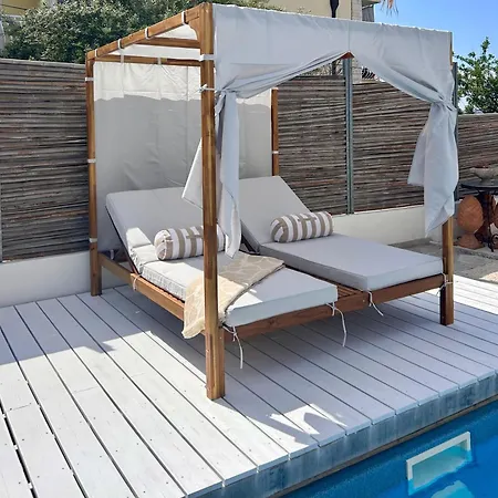 Seaside With Private Pool By The Sea -