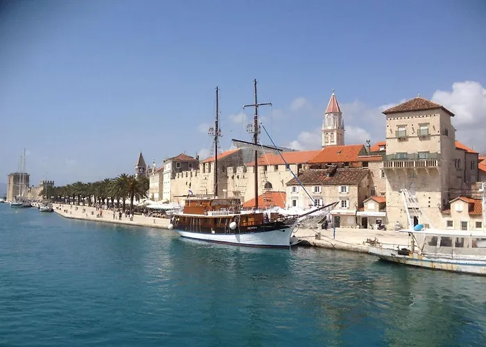 Seaside With Private Pool By The Sea - Villa Trogir